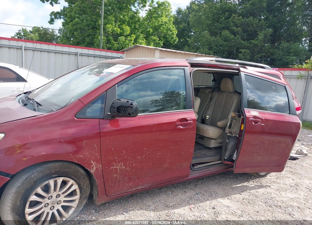 2013 TOYOTA SIENNA XLE V6 8 PASSENGER VIN: 5TDYK3DC5DS380894