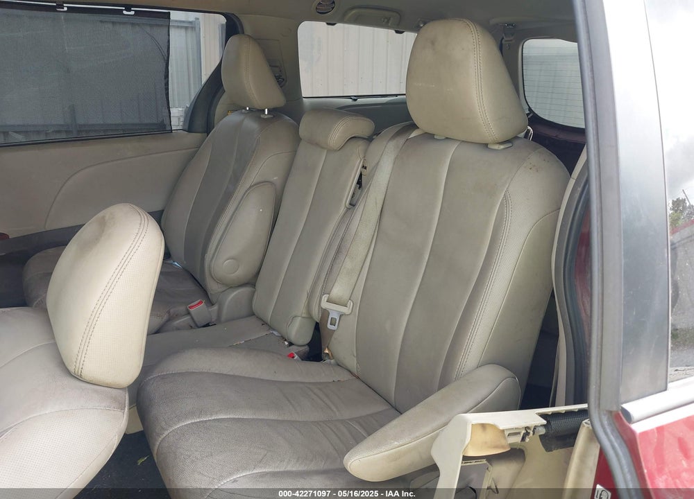 2013 TOYOTA SIENNA XLE V6 8 PASSENGER VIN: 5TDYK3DC5DS380894