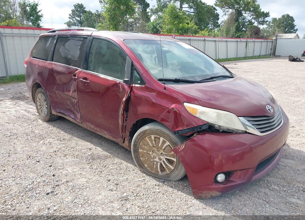 2013 TOYOTA SIENNA XLE V6 8 PASSENGER VIN: 5TDYK3DC5DS380894