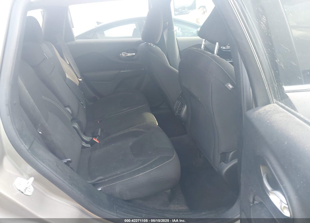 2016 JEEP CHEROKEE VIN: 1C4PJLCB2GW273586