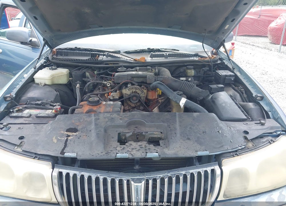 2000 LINCOLN TOWN CAR EXECUTIVE VIN: 1LNHM81W1YY937912
