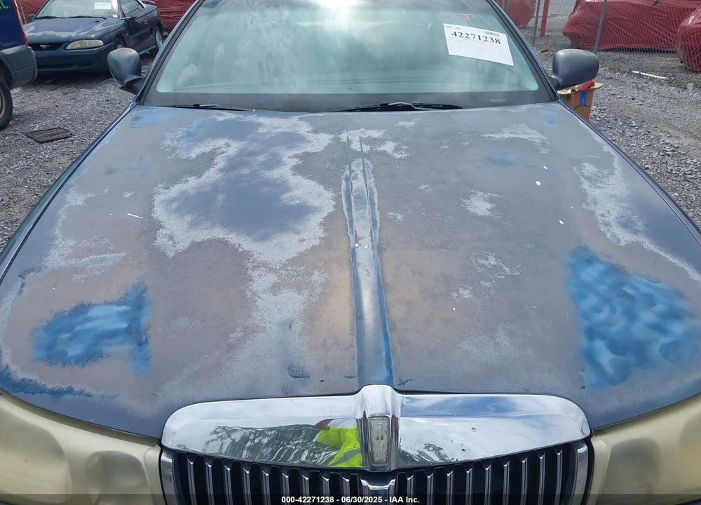 2000 LINCOLN TOWN CAR EXECUTIVE VIN: 1LNHM81W1YY937912
