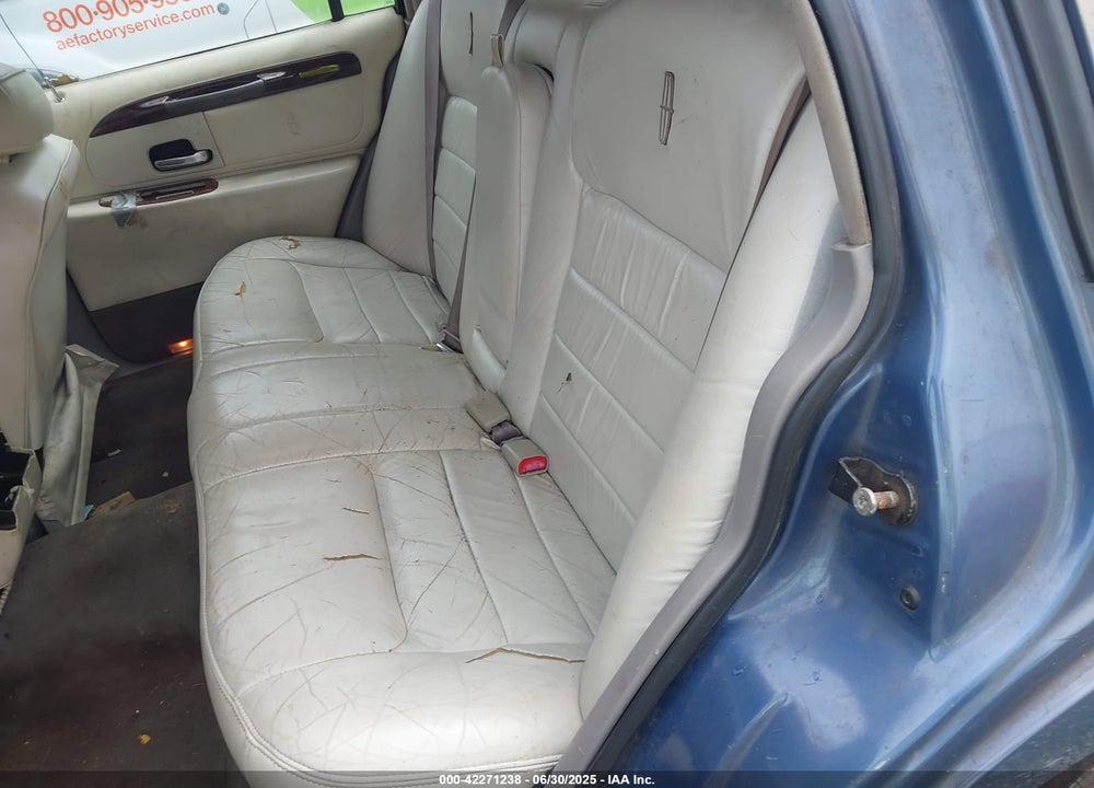 2000 LINCOLN TOWN CAR EXECUTIVE VIN: 1LNHM81W1YY937912