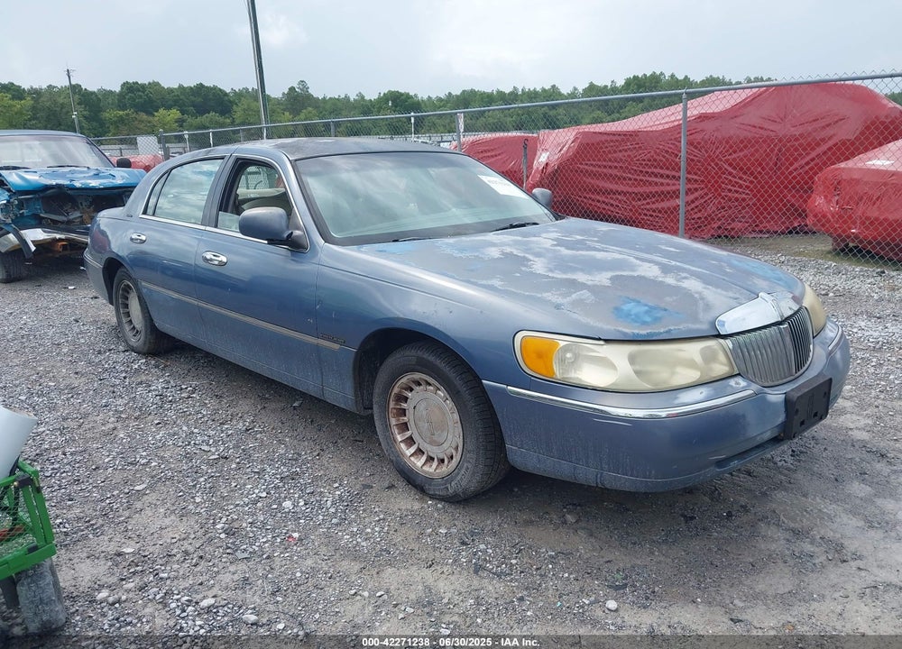 2000 LINCOLN TOWN CAR EXECUTIVE VIN: 1LNHM81W1YY937912