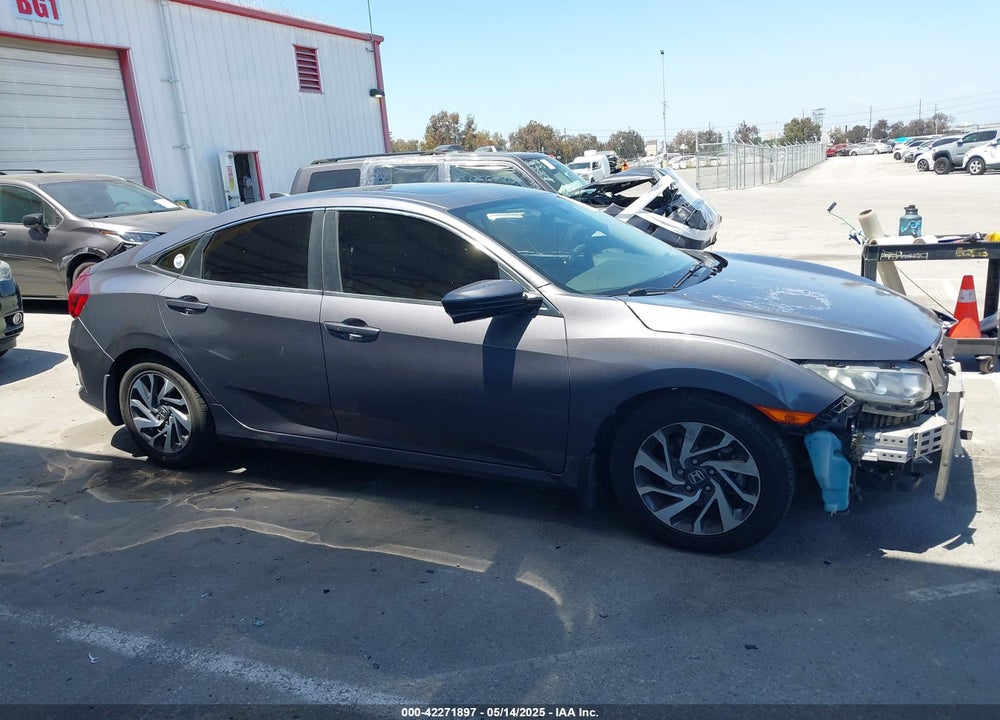 2018 HONDA CIVIC VIN: 2HGFC2F79JH512176