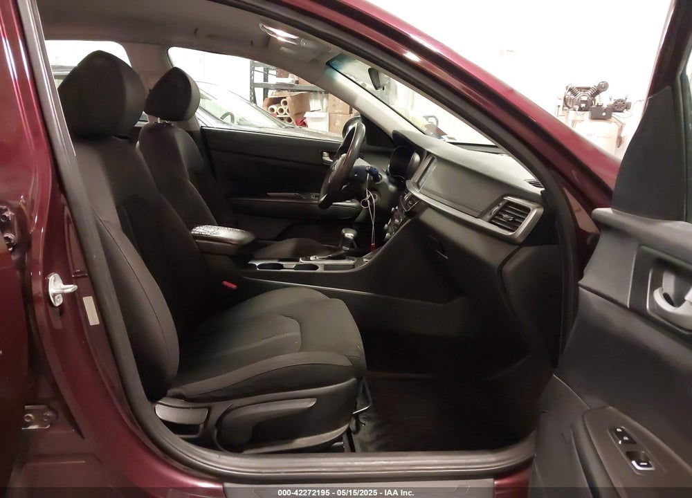 2019 KIA OPTIMA VIN: 5XXGT4L39KG332328