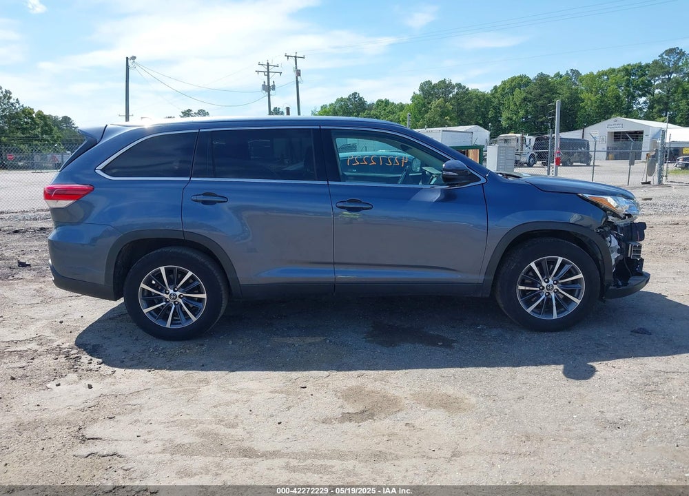 2019 TOYOTA HIGHLANDER XLE VIN: 5TDKZRFH1KS290412