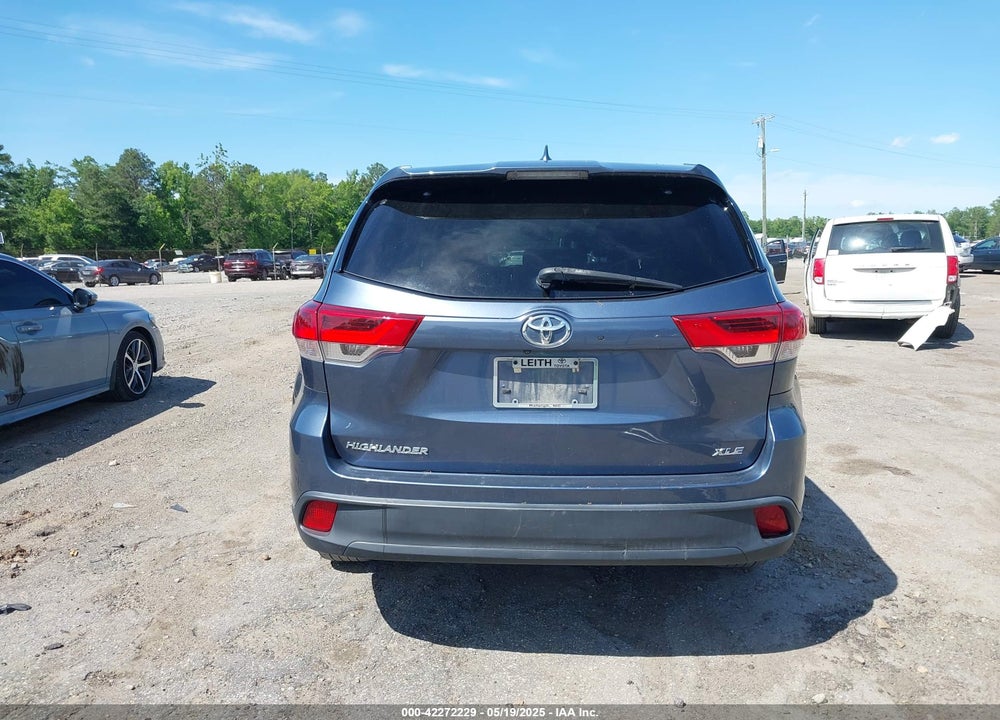 2019 TOYOTA HIGHLANDER XLE VIN: 5TDKZRFH1KS290412