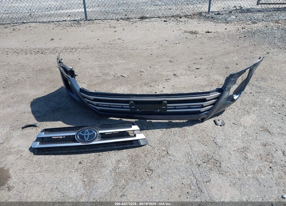 2019 TOYOTA HIGHLANDER XLE VIN: 5TDKZRFH1KS290412