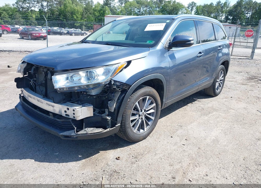 2019 TOYOTA HIGHLANDER XLE VIN: 5TDKZRFH1KS290412