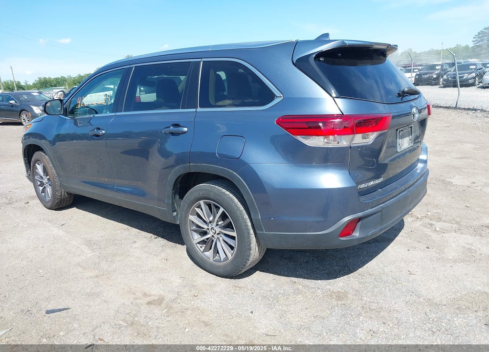 2019 TOYOTA HIGHLANDER XLE VIN: 5TDKZRFH1KS290412