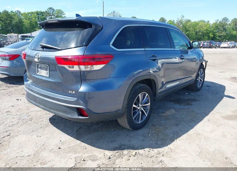 2019 TOYOTA HIGHLANDER XLE VIN: 5TDKZRFH1KS290412