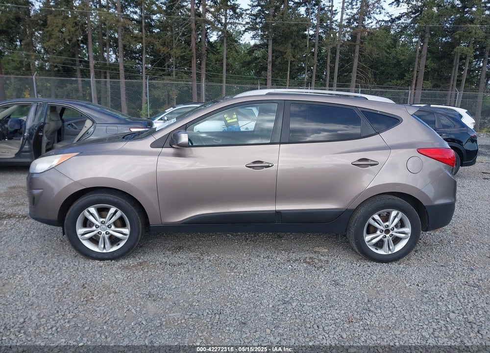 2010 HYUNDAI TUCSON GLS VIN: KM8JU3ACXAU032222