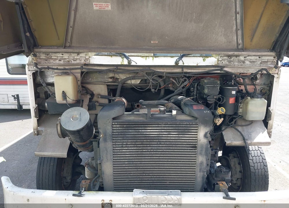2000 FREIGHTLINER CHASSIS M LINE WALK-IN VAN VIN: 4UZA4FA46YCF82112