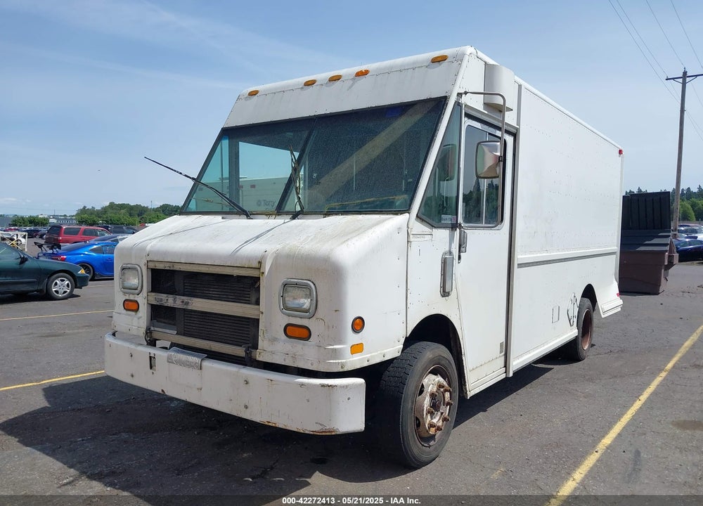 2000 FREIGHTLINER CHASSIS M LINE WALK-IN VAN VIN: 4UZA4FA46YCF82112