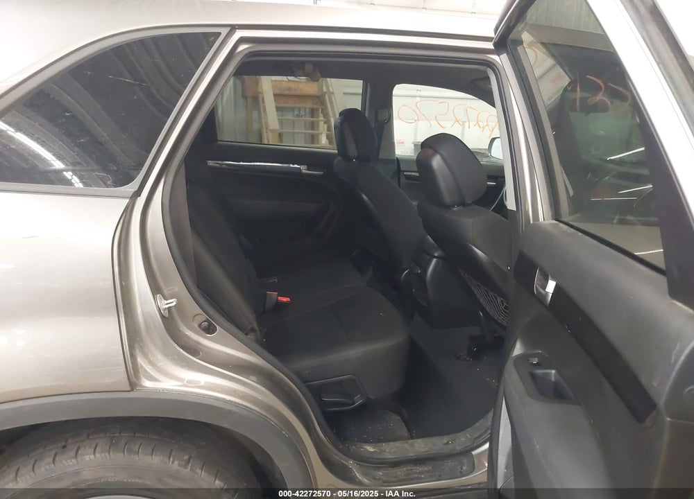 2015 KIA SORENTO LX VIN: 5XYKT3A62FG661570
