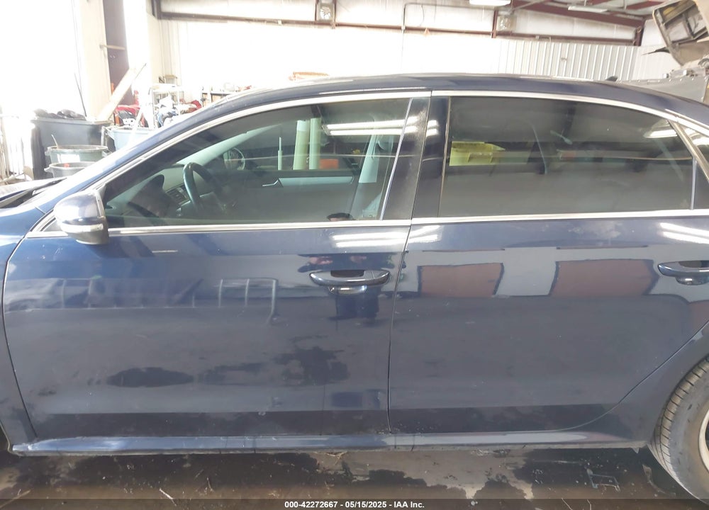 2012 VOLKSWAGEN PASSAT VIN: 1VWBP7A30CC057515