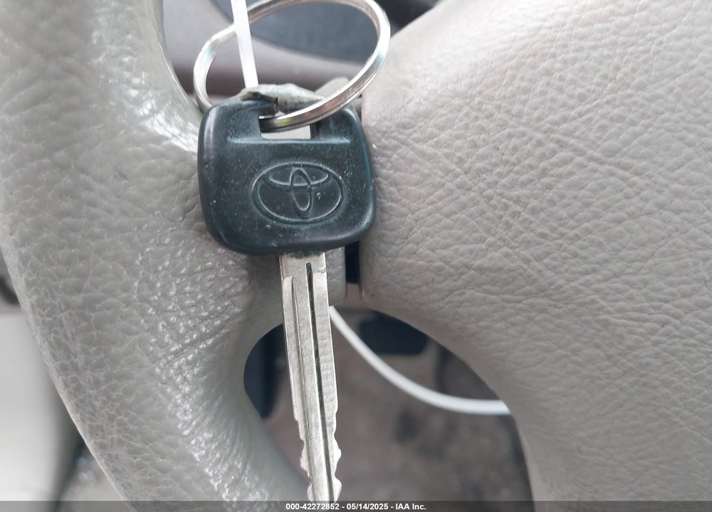 2008 TOYOTA SIENNA VIN: 5TDZK23C88S141135