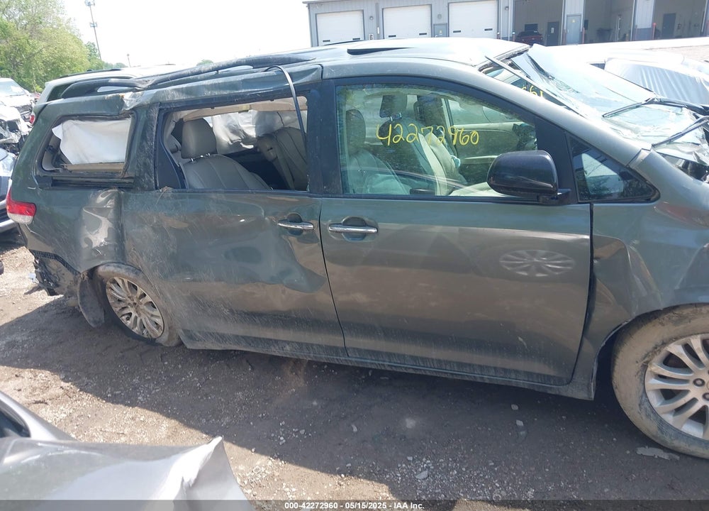 2014 TOYOTA SIENNA XLE V6 8 PASSENGER VIN: 5TDYK3DC5ES447110