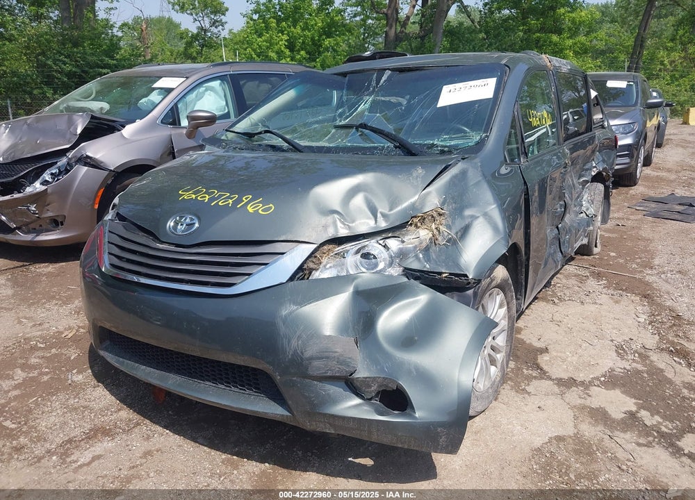 2014 TOYOTA SIENNA XLE V6 8 PASSENGER VIN: 5TDYK3DC5ES447110