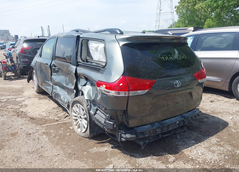 2014 TOYOTA SIENNA XLE V6 8 PASSENGER VIN: 5TDYK3DC5ES447110