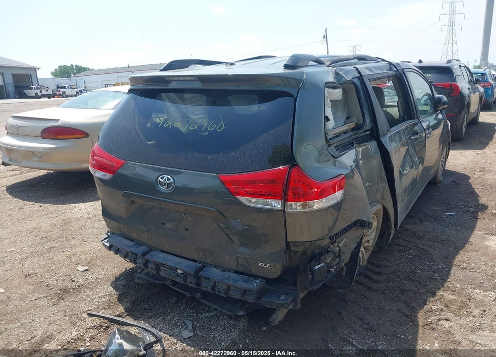 2014 TOYOTA SIENNA XLE V6 8 PASSENGER VIN: 5TDYK3DC5ES447110