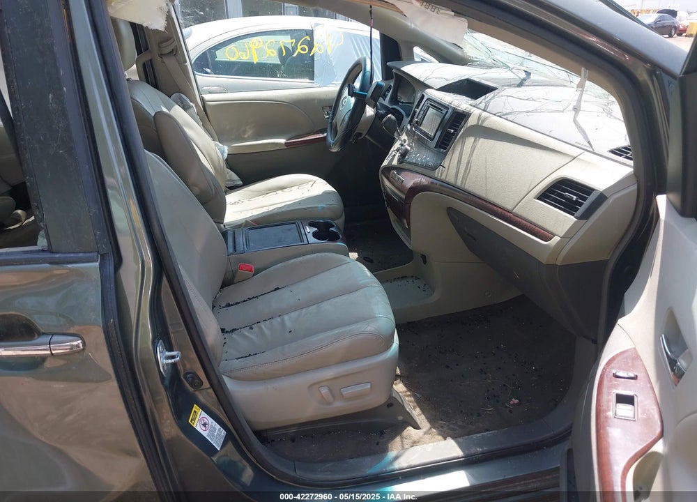 2014 TOYOTA SIENNA XLE V6 8 PASSENGER VIN: 5TDYK3DC5ES447110