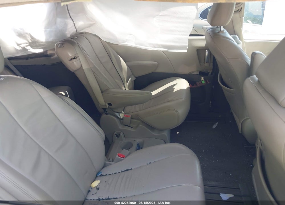 2014 TOYOTA SIENNA XLE V6 8 PASSENGER VIN: 5TDYK3DC5ES447110