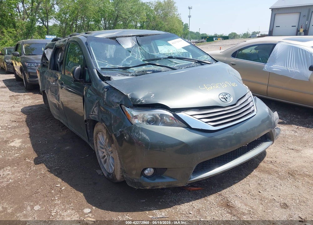 2014 TOYOTA SIENNA XLE V6 8 PASSENGER VIN: 5TDYK3DC5ES447110
