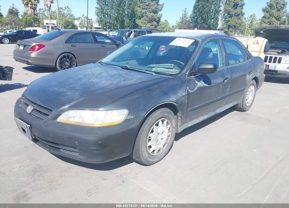 2001 HONDA ACCORD 2.3 LX VIN: 1HGCG65561A104084