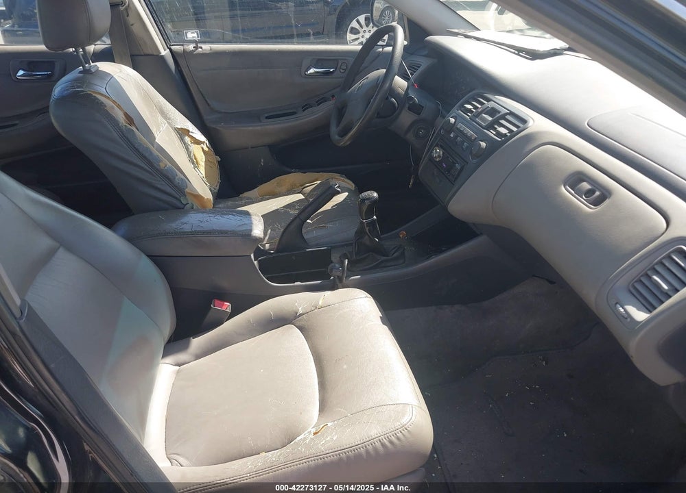 2001 HONDA ACCORD 2.3 LX VIN: 1HGCG65561A104084