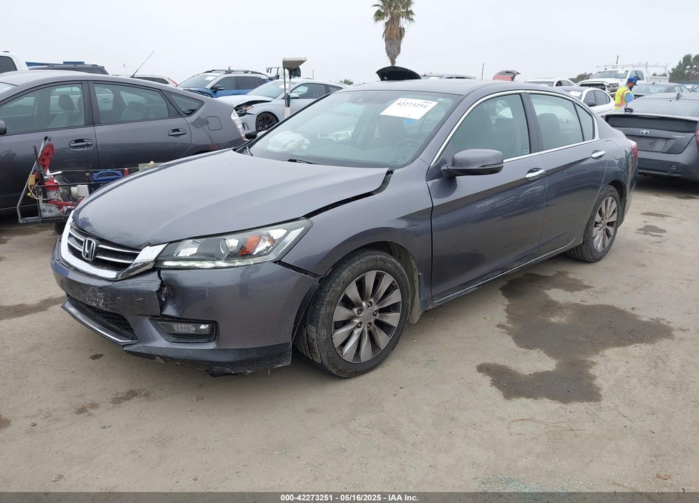 2014 HONDA ACCORD VIN: 1HGCR3F88EA015138