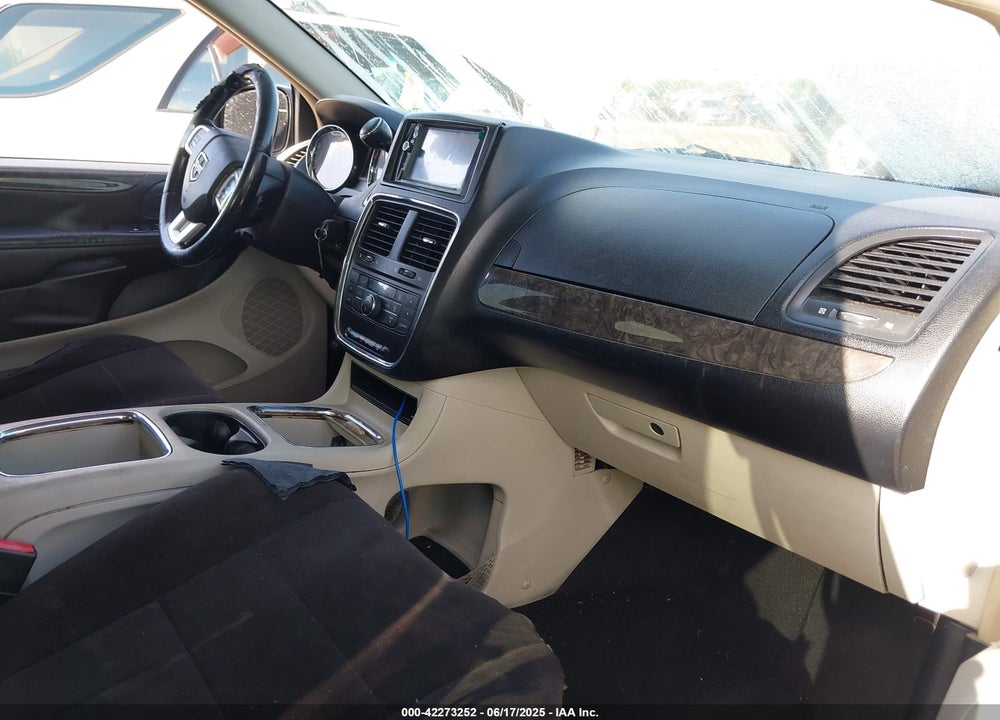 2011 DODGE GRAND CARAVAN VIN: 2D4RN5DG9BR647845