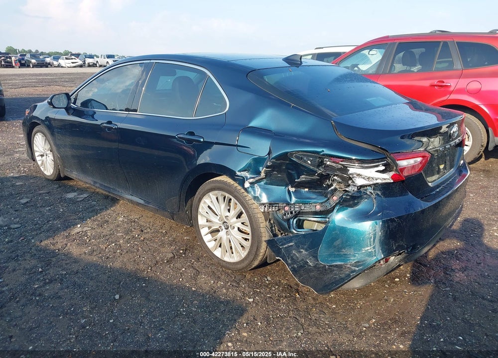 2018 TOYOTA CAMRY VIN: 4T1B11HK2JU525620