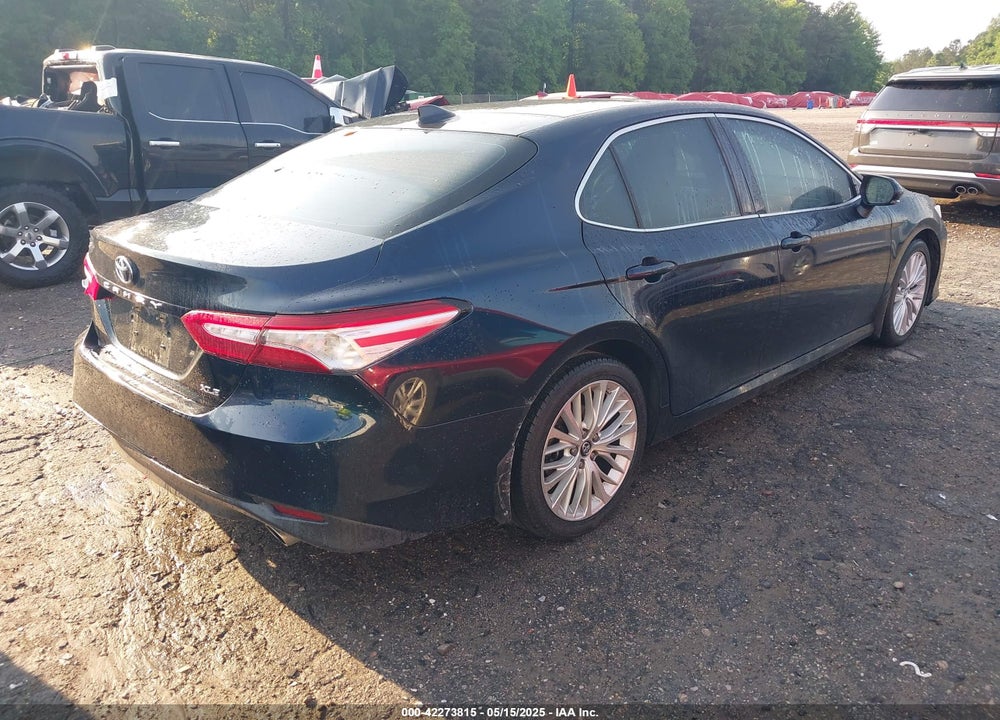 2018 TOYOTA CAMRY VIN: 4T1B11HK2JU525620
