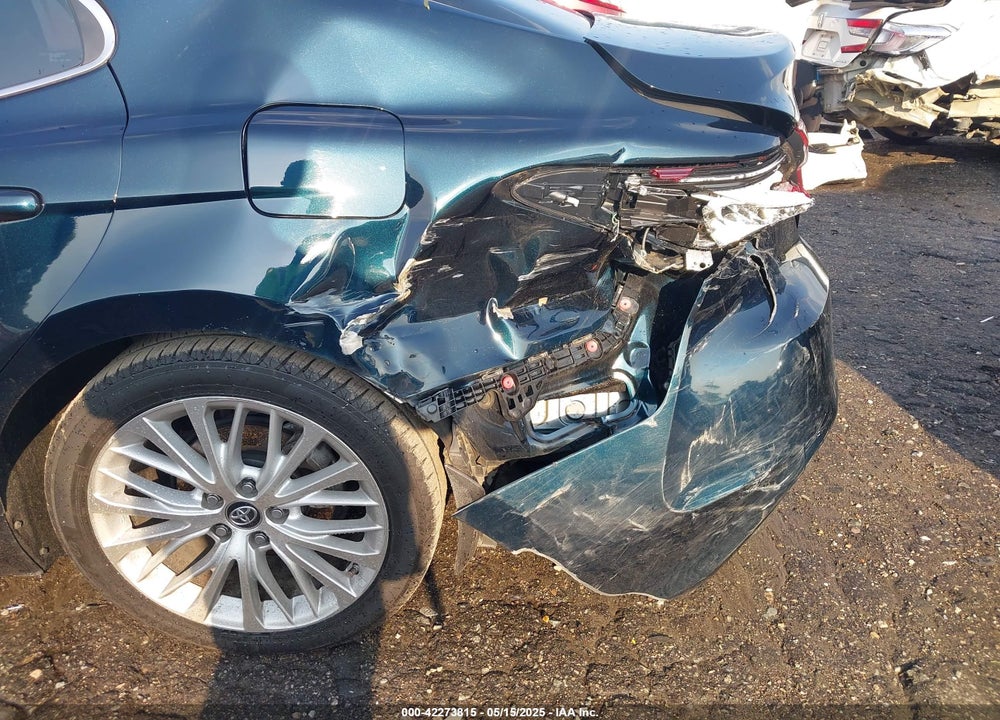 2018 TOYOTA CAMRY VIN: 4T1B11HK2JU525620