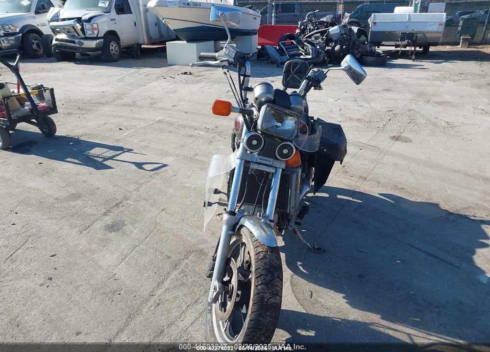 1986 HONDA VF700 C VIN: JH2RC2107GM205477