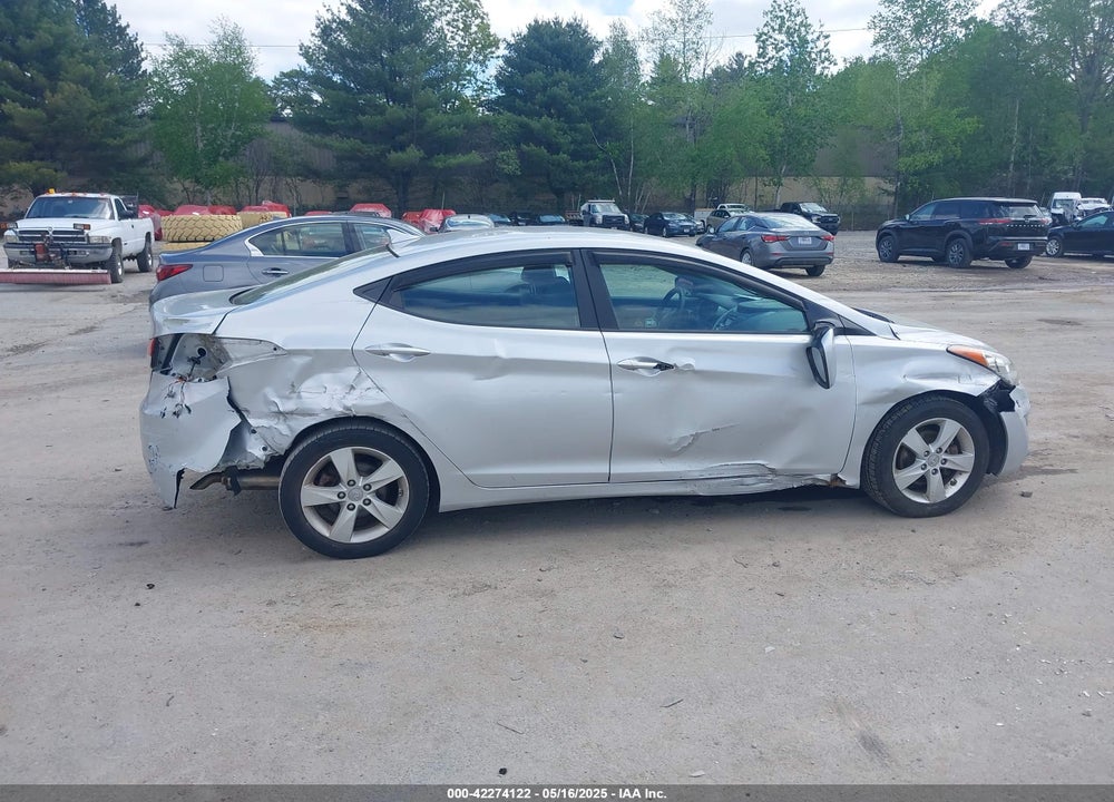 2013 HYUNDAI ELANTRA VIN: KMHDH4AE0DU929577