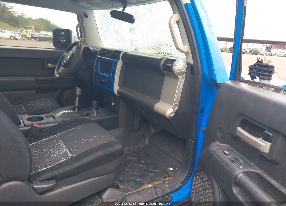 2007 TOYOTA FJ CRUISER VIN: JTEBU11F370007827