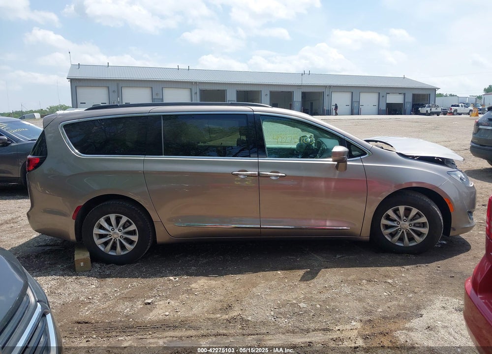 2017 CHRYSLER PACIFICA VIN: 2C4RC1BGXHR569390