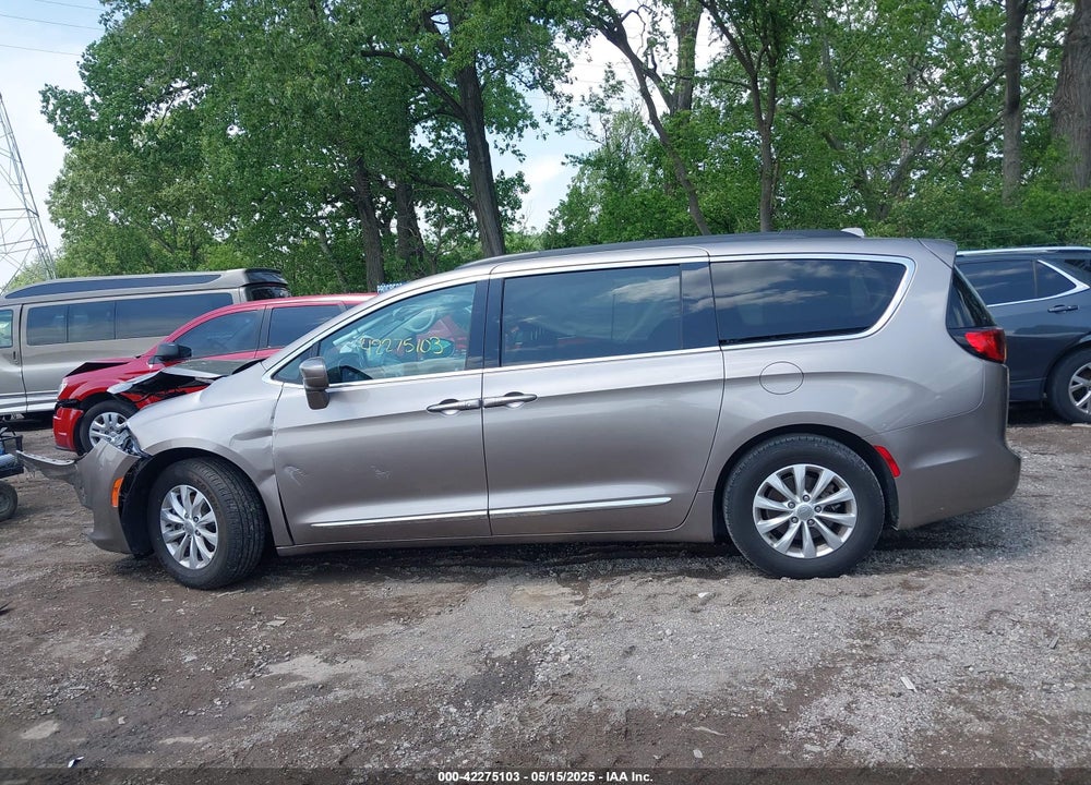 2017 CHRYSLER PACIFICA VIN: 2C4RC1BGXHR569390