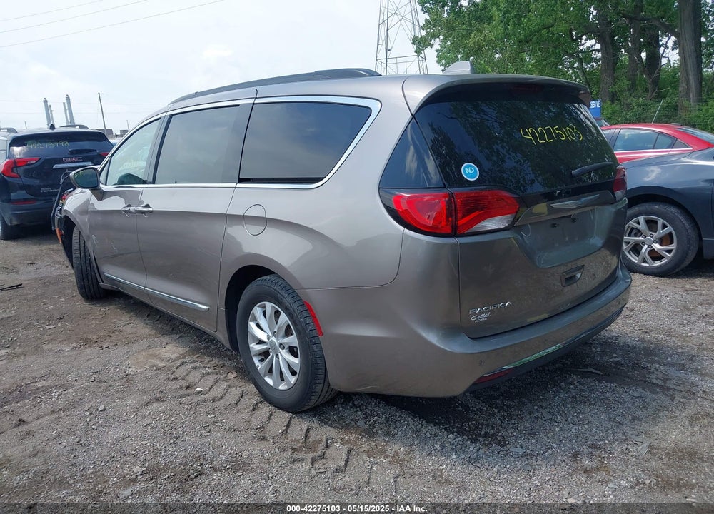 2017 CHRYSLER PACIFICA VIN: 2C4RC1BGXHR569390