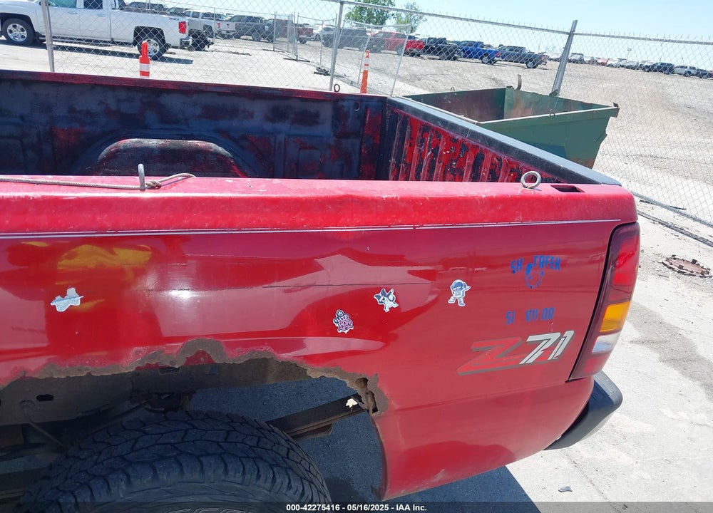 2000 CHEVROLET SILVERADO 1500 LS VIN: 2GCEK19T8Y1185742