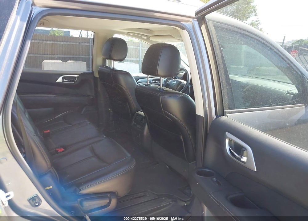 2017 NISSAN PATHFINDER SL VIN: 5N1DR2MM9HC673374