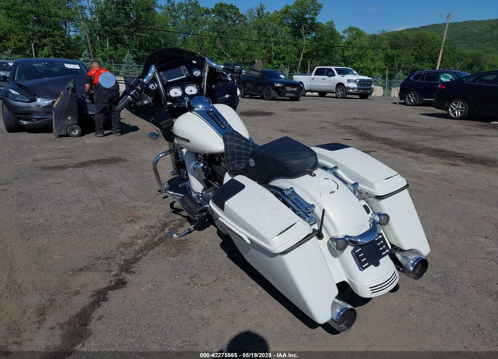 2018 HARLEY-DAVIDSON FLTRX ROAD GLIDE VIN: 1HD1KHC14JB619562