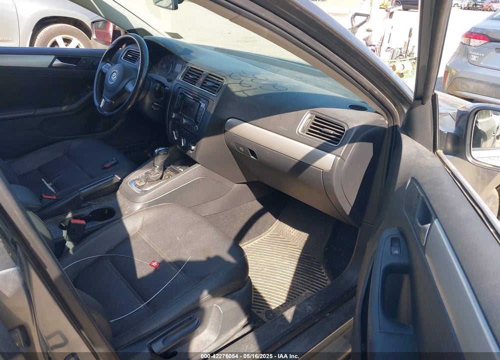 2012 VOLKSWAGEN JETTA VIN: 3VWLX7AJ4CM471141