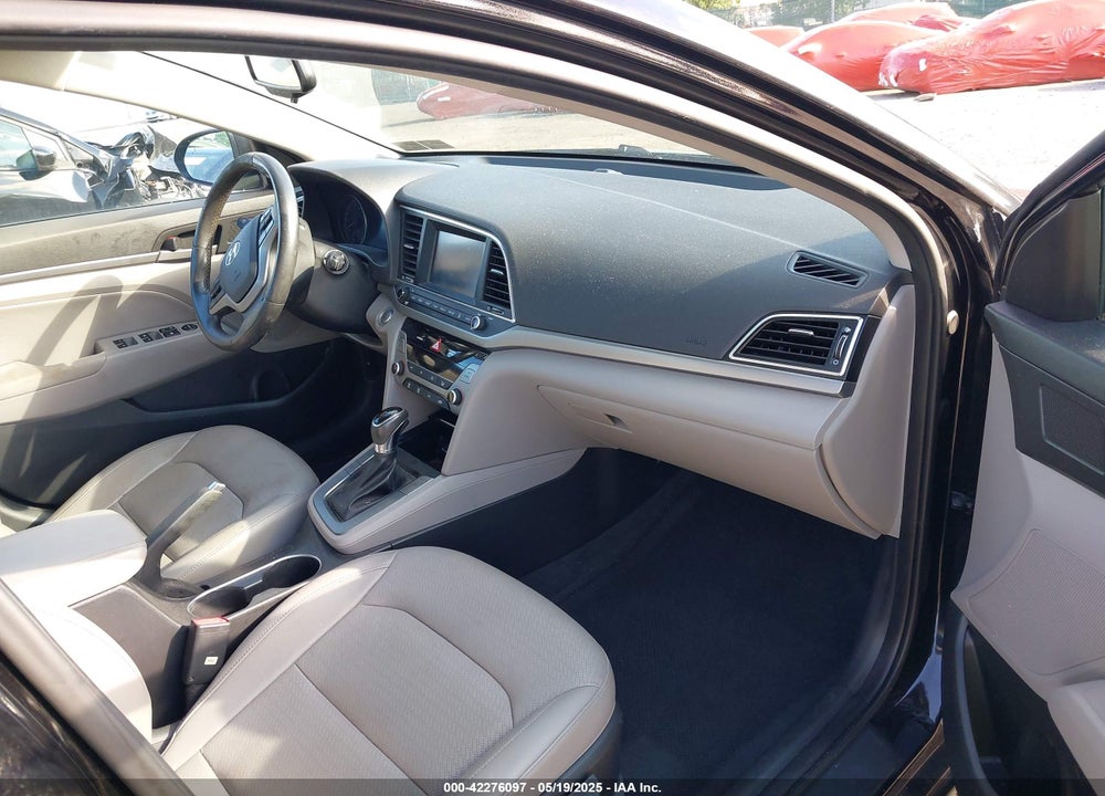 2017 HYUNDAI ELANTRA VIN: KMHD84LF3HU316901