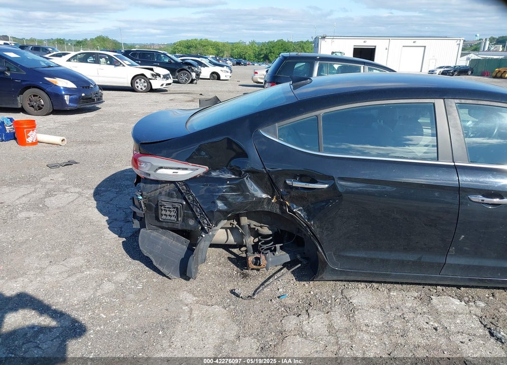 2017 HYUNDAI ELANTRA VIN: KMHD84LF3HU316901