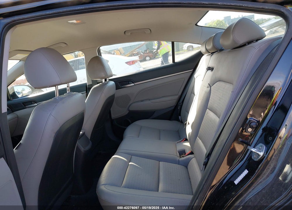 2017 HYUNDAI ELANTRA VIN: KMHD84LF3HU316901