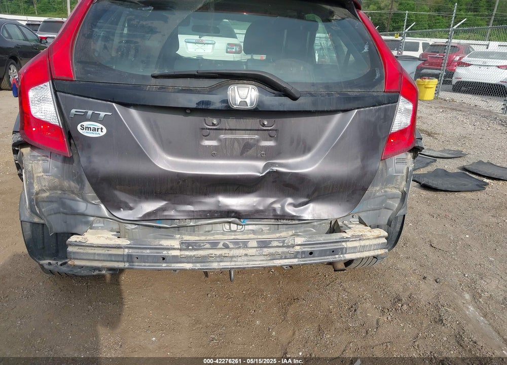 2015 HONDA FIT VIN: 3HGGK5H58FM722880